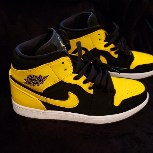 Nike Other - Jordan 1 Mid "New Love"